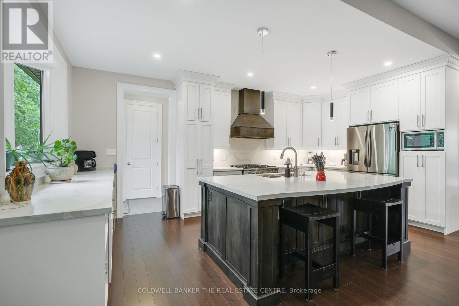 34 Oakwood Avenue, Tiny, Ontario  L9M 0J2 - Photo 8 - S12840090