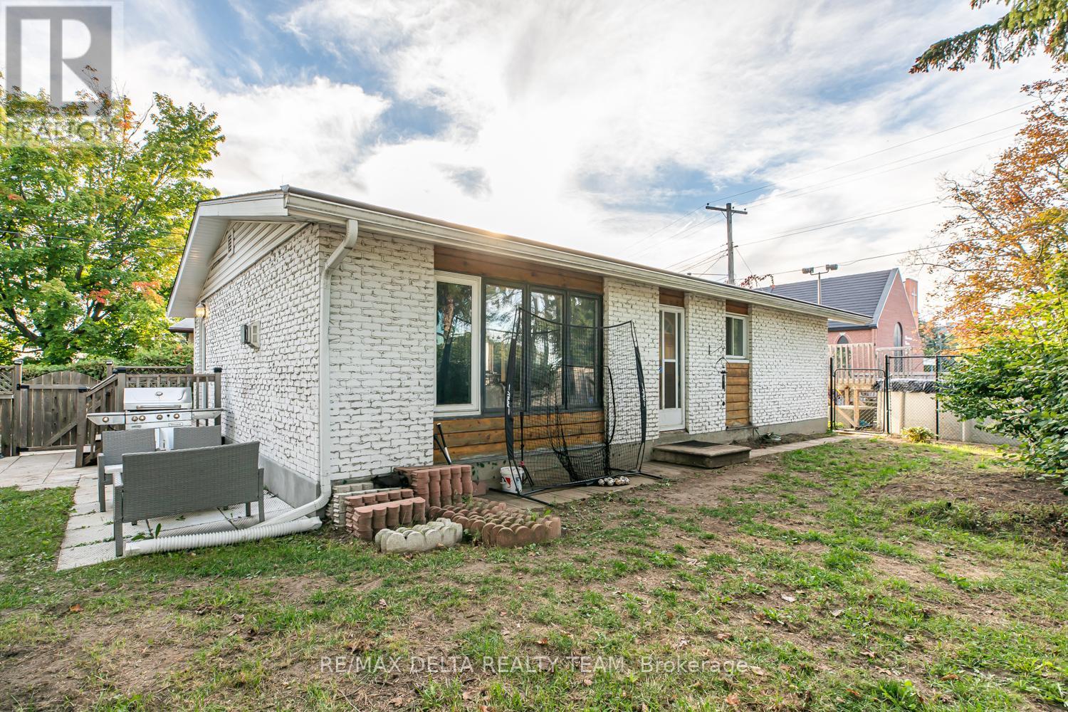 2465 TUPPER AVENUE, Ottawa, Ontario
