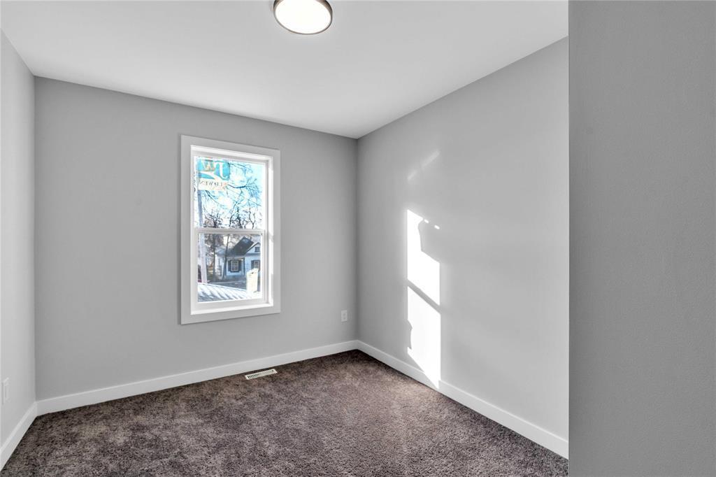 571 Burrows Avenue, Winnipeg, Manitoba  R2W 2A5 - Photo 15 - 202609016