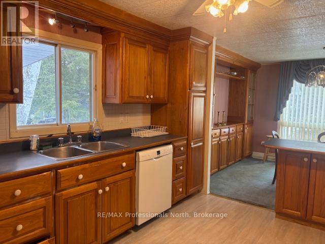 1021 Fifth Lane, Minden Hills, Ontario  K0M 2K0 - Photo 5 - X12951980