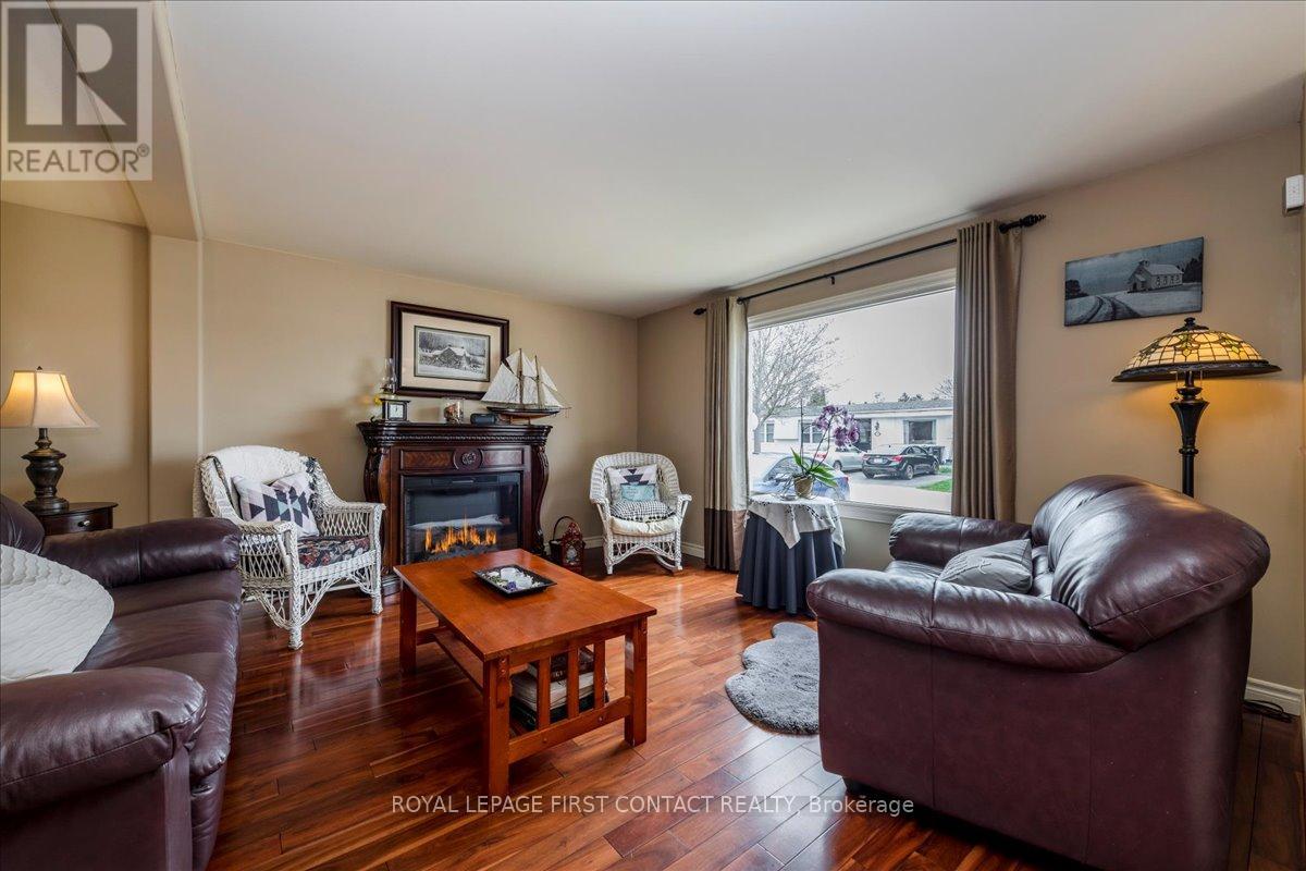 31 Corner Brook Trail, Innisfil, Ontario  L9S 1P5 - Photo 3 - N13073652