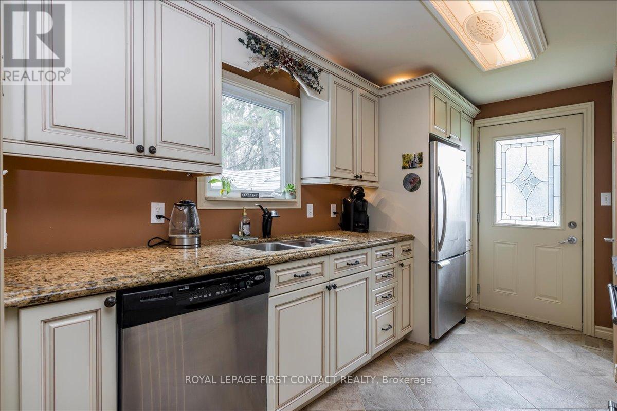31 Corner Brook Trail, Innisfil, Ontario  L9S 1P5 - Photo 6 - N13073652