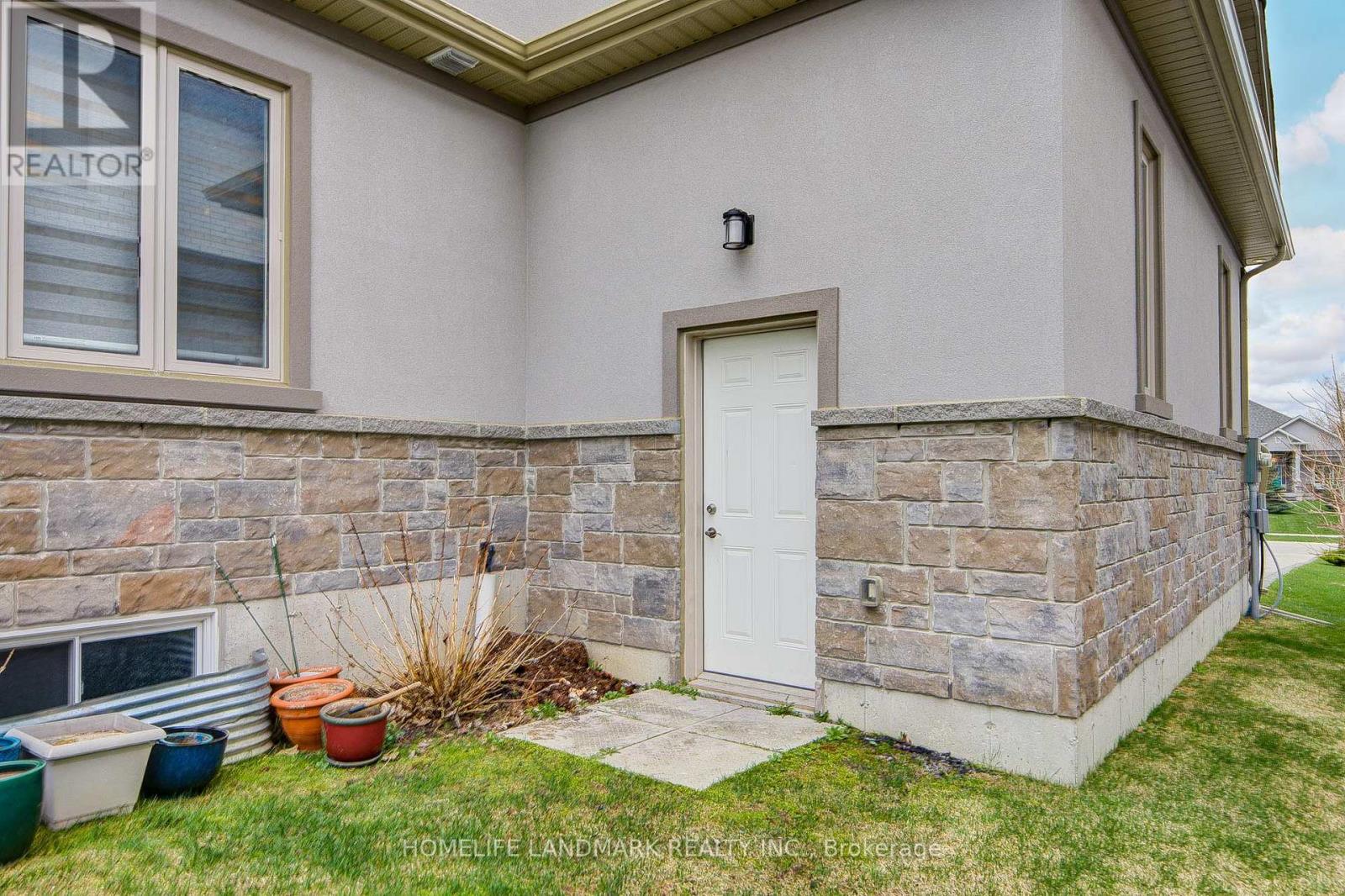 295 Sunnybrae Avenue, Innisfil (Stroud), Ontario  L9S 0K9 - Photo 37 - N13073656