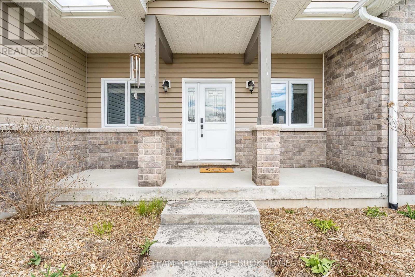 53 Boyd Crescent, Oro-Medonte, Ontario  L0K 1N0 - Photo 3 - S13073640