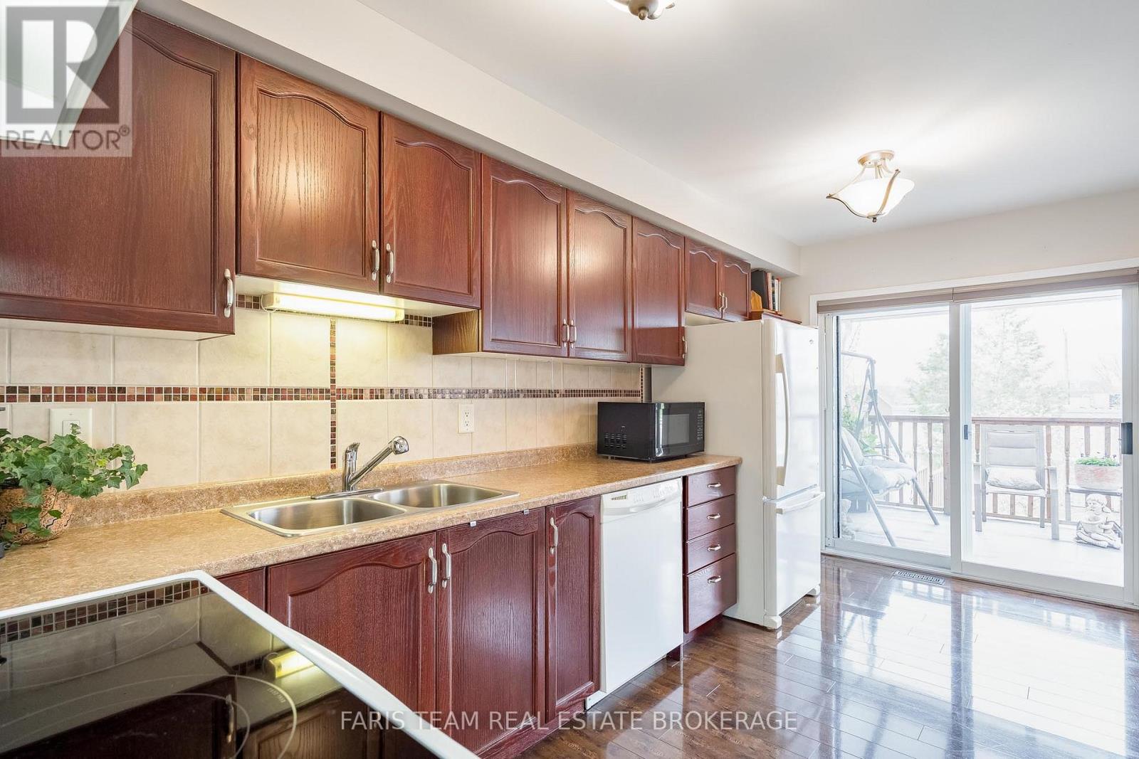 128 Holgate Street, Barrie, Ontario  L4N 2T9 - Photo 10 - S13073662