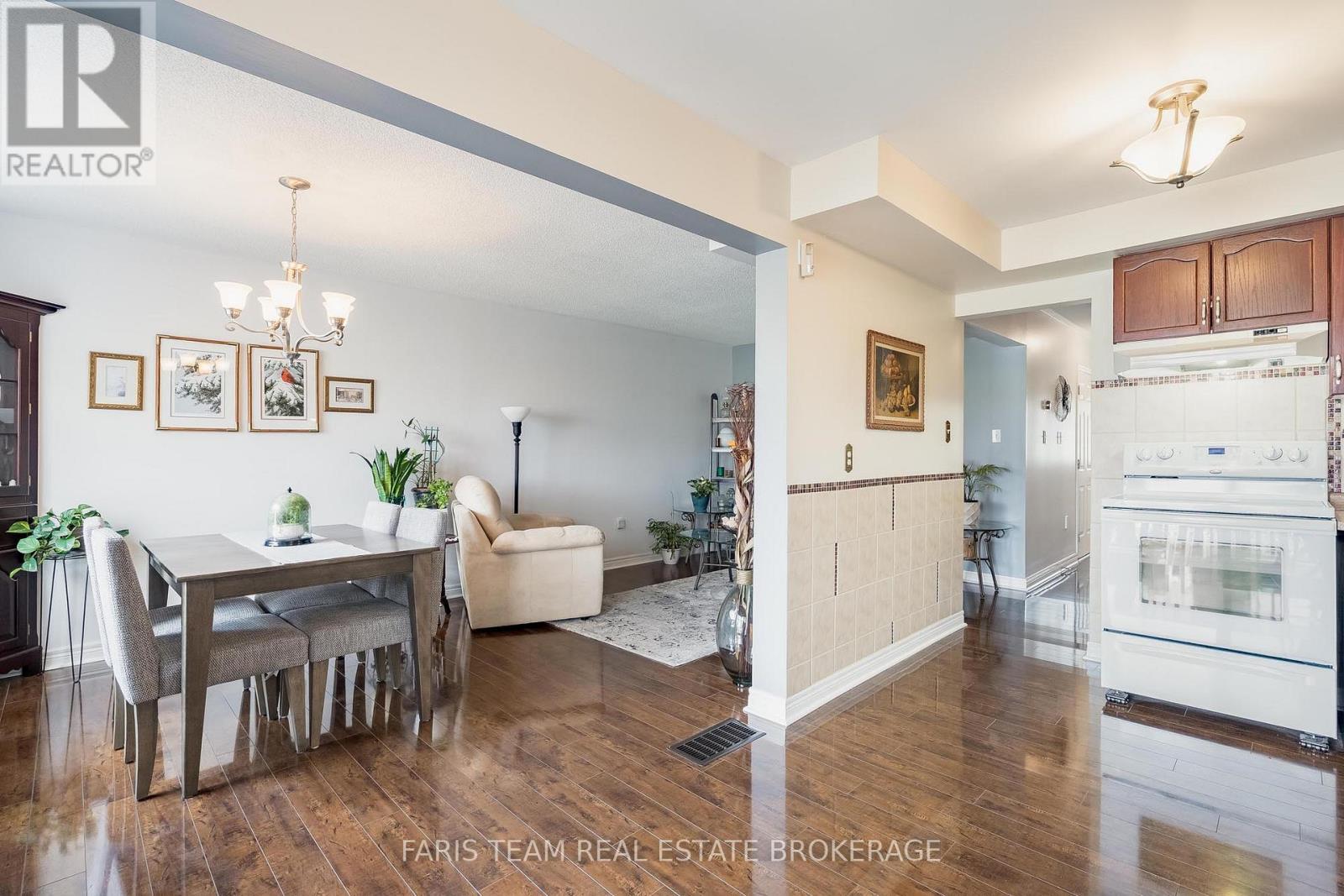 128 Holgate Street, Barrie, Ontario  L4N 2T9 - Photo 12 - S13073662