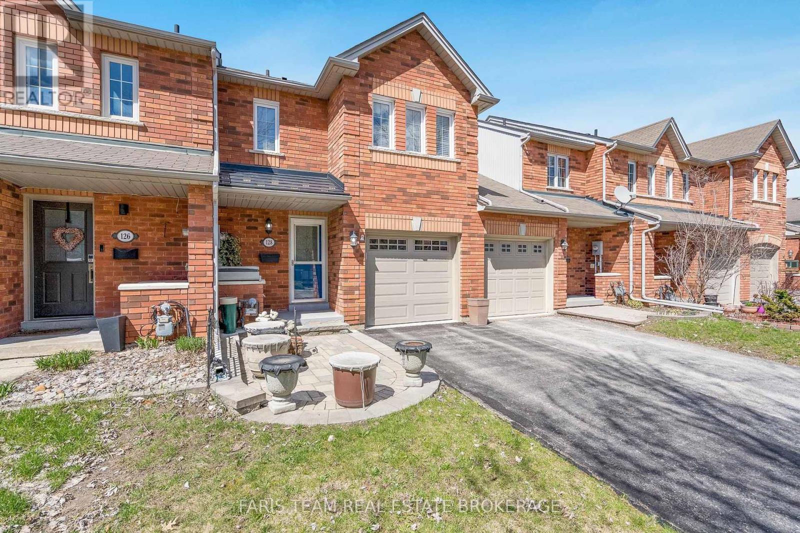 128 Holgate Street, Barrie, Ontario  L4N 2T9 - Photo 4 - S13073662