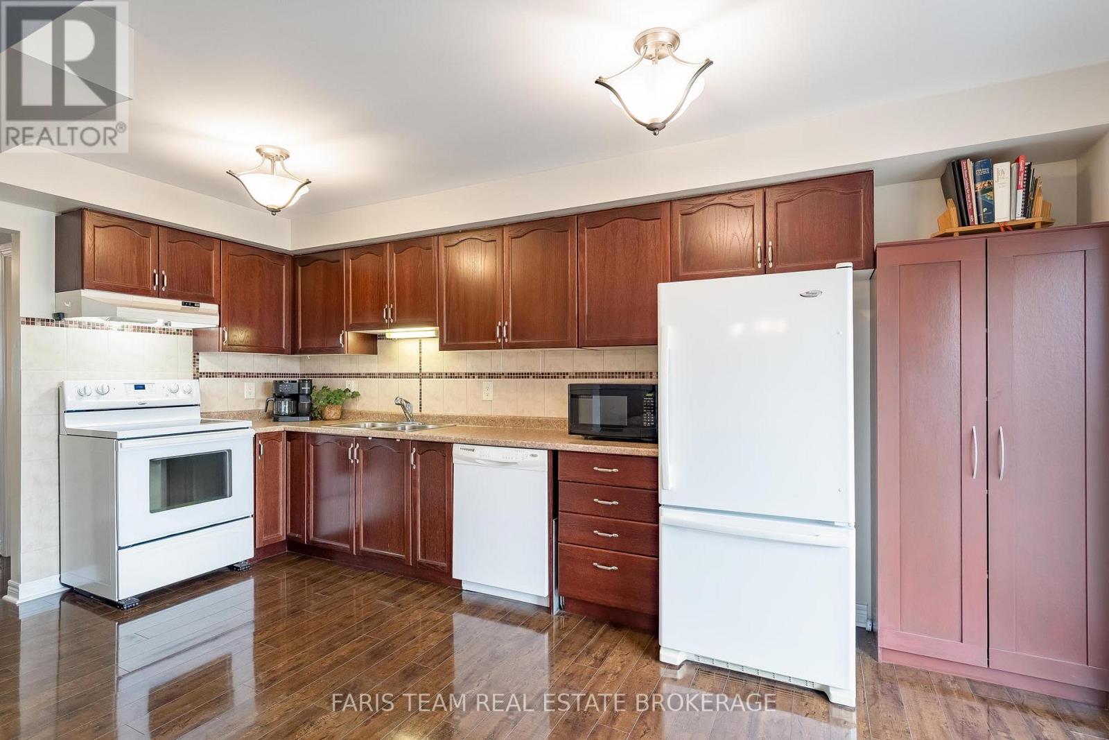 128 Holgate Street, Barrie, Ontario  L4N 2T9 - Photo 7 - S13073662