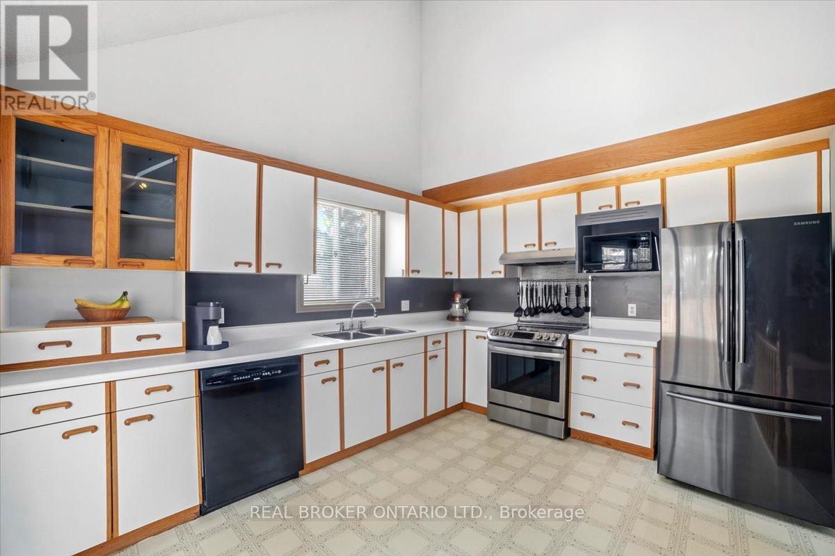 106 Spruceside Crescent, Pelham, Ontario  L2E 1S0 - Photo 13 - X12904530