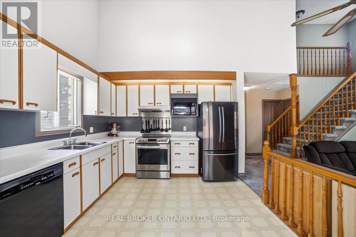 106 Spruceside Crescent, Pelham, Ontario  L2E 1S0 - Photo 14 - X12904530
