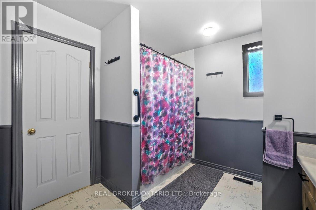 106 Spruceside Crescent, Pelham, Ontario  L2E 1S0 - Photo 25 - X12904530