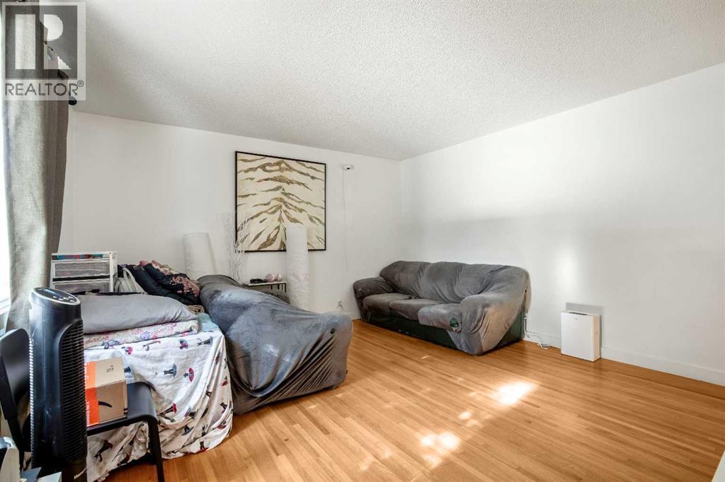 1986 Cottonwood Crescent SE, Calgary, Alberta  T2B 1P7 - Photo 5 - A2306594