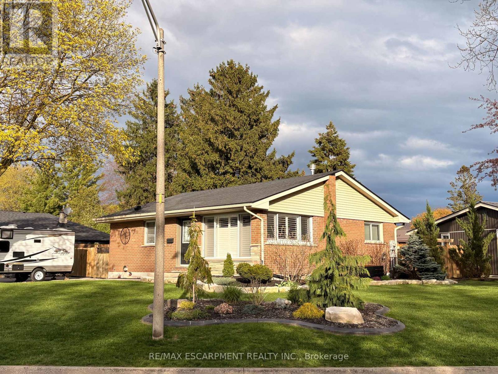 LOWER - 7 BRIER CRESCENT, Brantford, Ontario