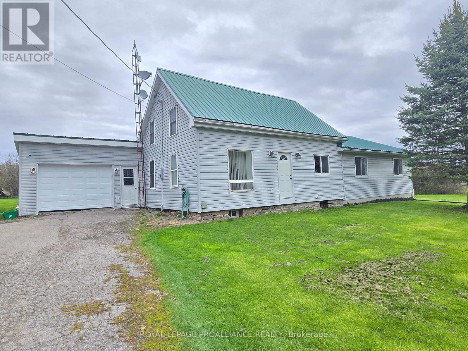 118 Hubbs Road, Prince Edward County, Ontario  K0K 1A0 - Photo 2 - X12774598
