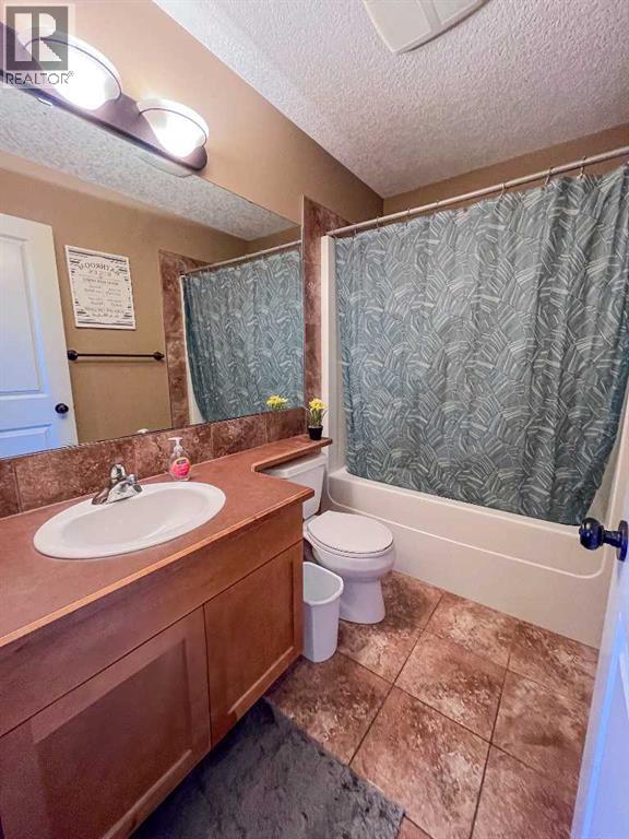 10457 Royal Oaks Drive, Grande Prairie, Alberta  T8V 8L5 - Photo 11 - A2305973