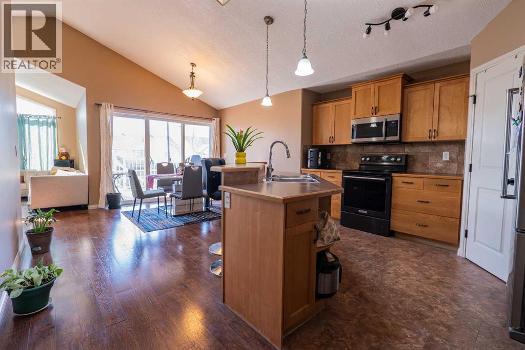 10457 Royal Oaks Drive, Grande Prairie, Alberta  T8V 8L5 - Photo 5 - A2305973