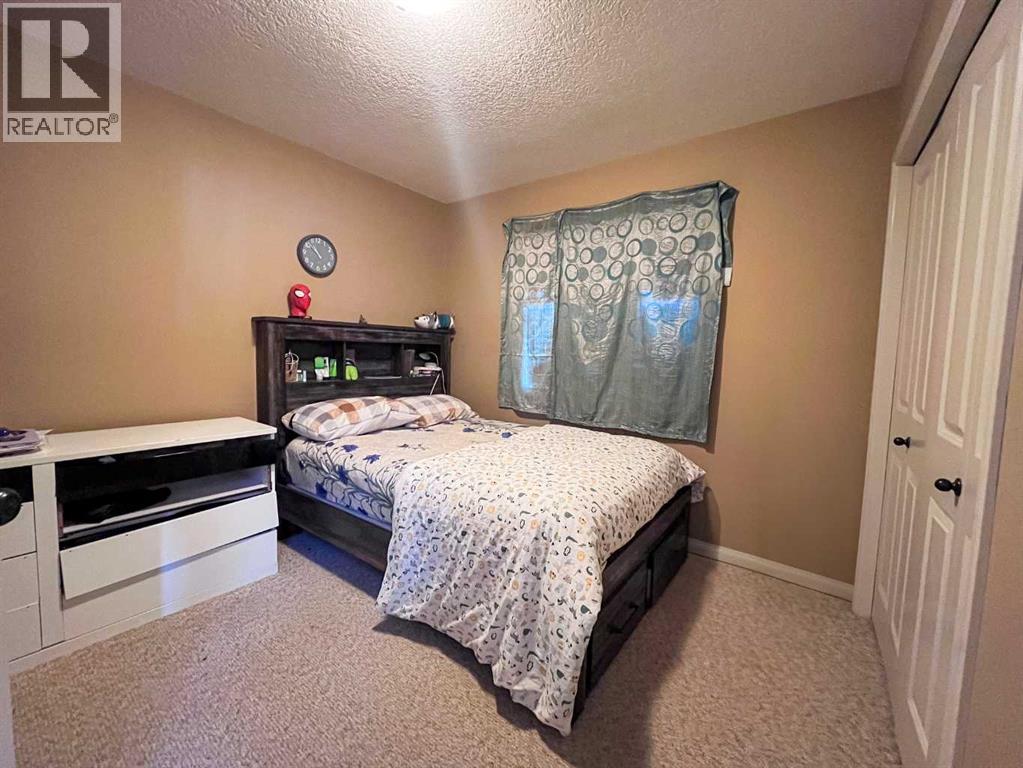 10457 Royal Oaks Drive, Grande Prairie, Alberta  T8V 8L5 - Photo 15 - A2305973