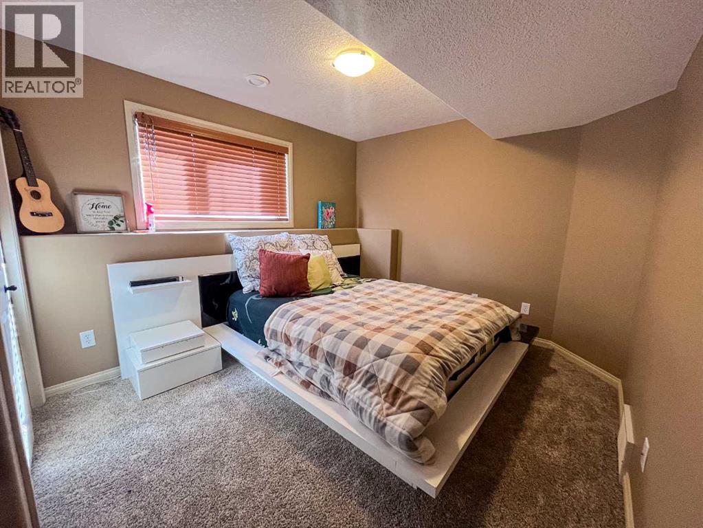 10457 Royal Oaks Drive, Grande Prairie, Alberta  T8V 8L5 - Photo 12 - A2305973