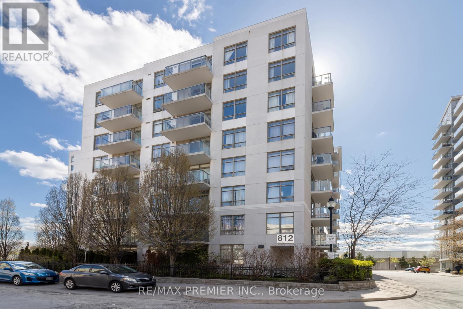 1011 - 812 LANSDOWNE AVENUE, Toronto, Ontario