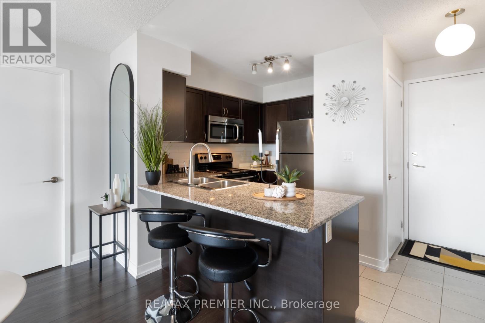 1011 - 812 Lansdowne Avenue, Toronto, Ontario  M6H 4K6 - Photo 11 - W13073730