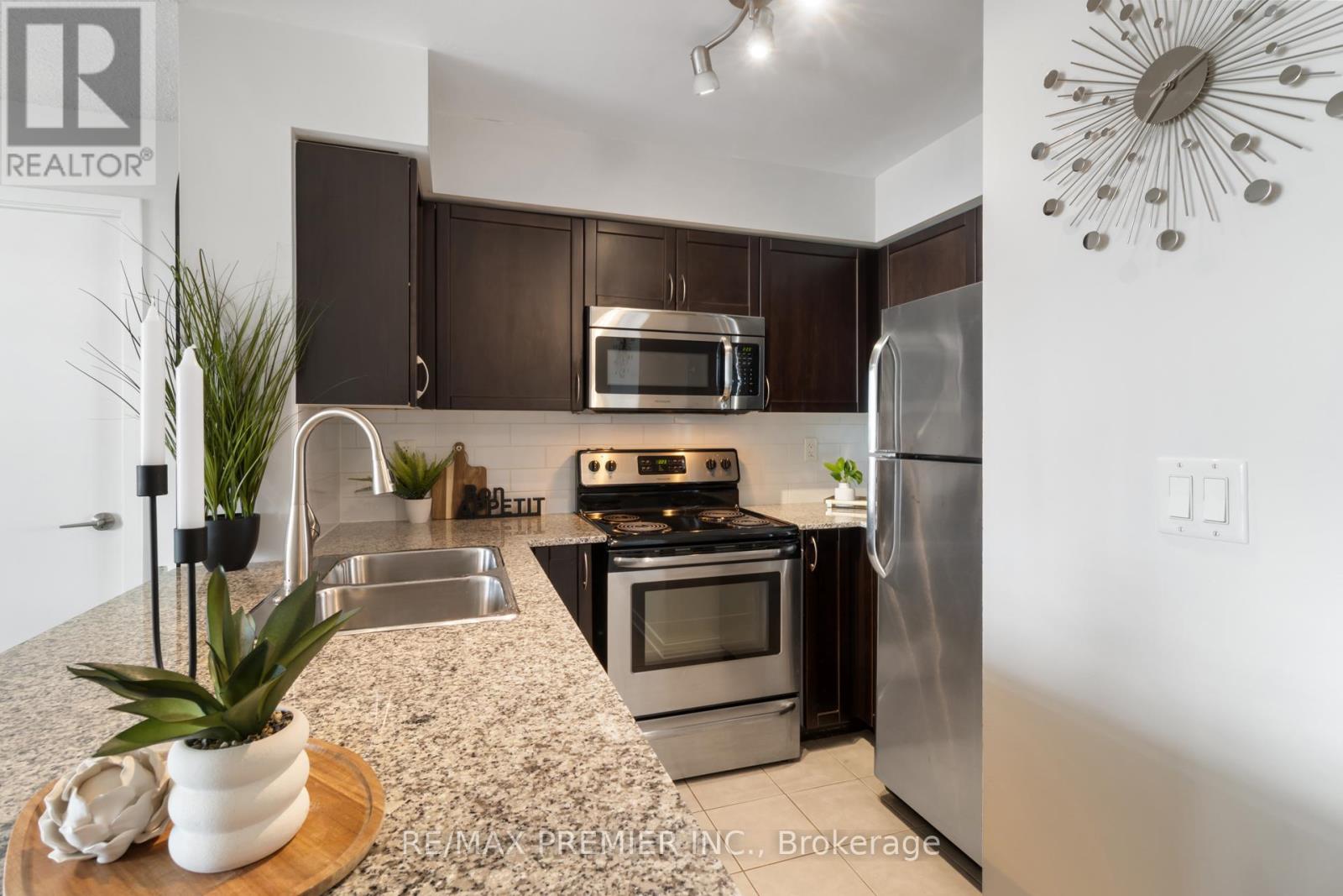 1011 - 812 Lansdowne Avenue, Toronto, Ontario  M6H 4K6 - Photo 12 - W13073730