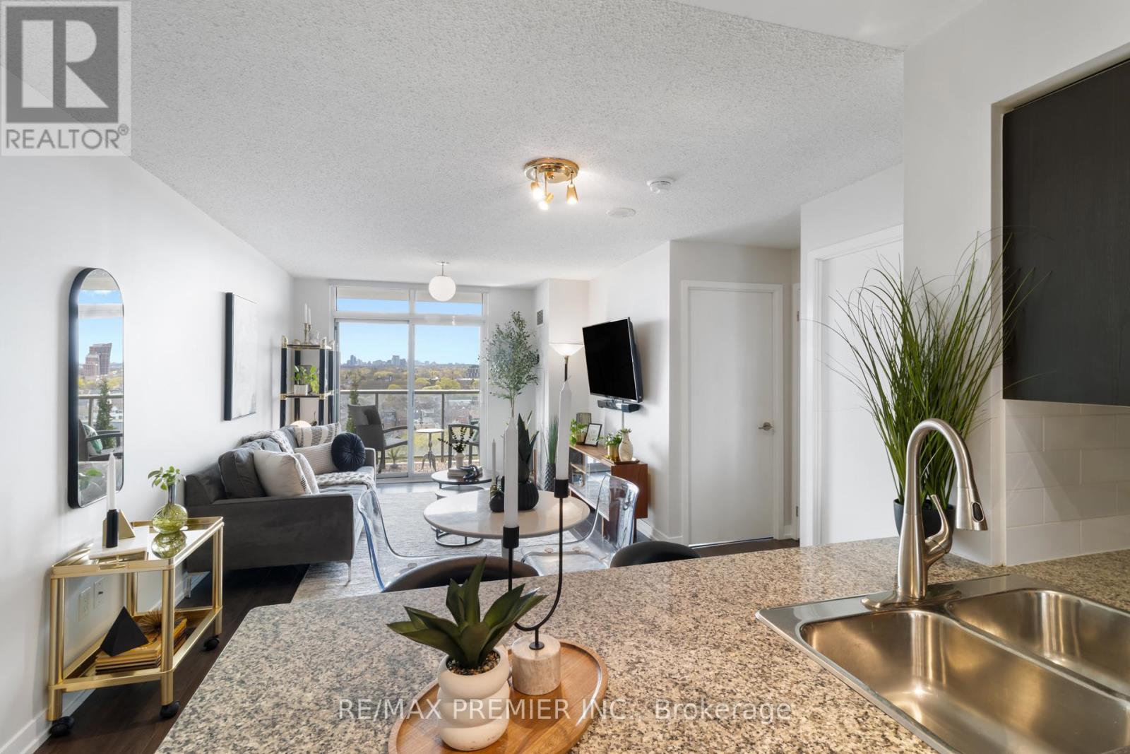 1011 - 812 Lansdowne Avenue, Toronto, Ontario  M6H 4K6 - Photo 16 - W13073730