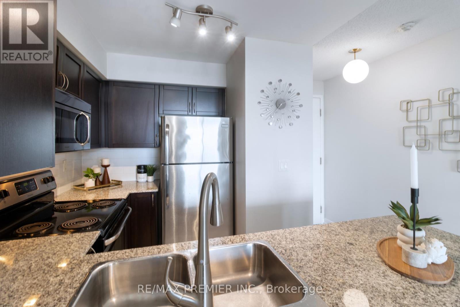 1011 - 812 Lansdowne Avenue, Toronto, Ontario  M6H 4K6 - Photo 17 - W13073730