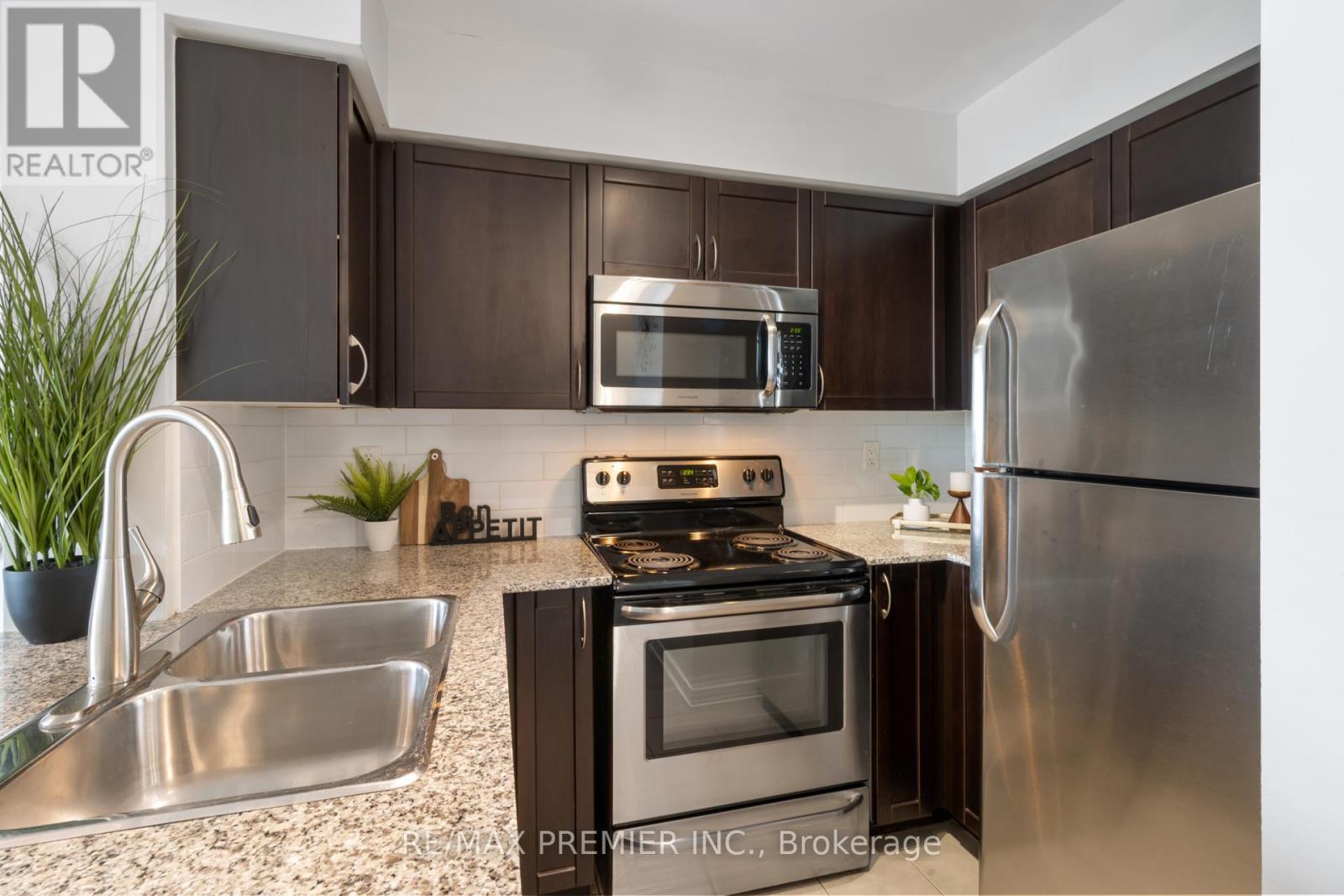 1011 - 812 Lansdowne Avenue, Toronto, Ontario  M6H 4K6 - Photo 18 - W13073730