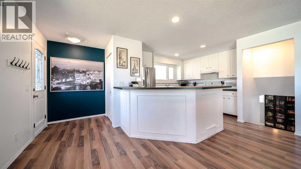 888 Mckenzie Drive SE, Calgary, Alberta  T2Z 1Z1 - Photo 4 - A2306494