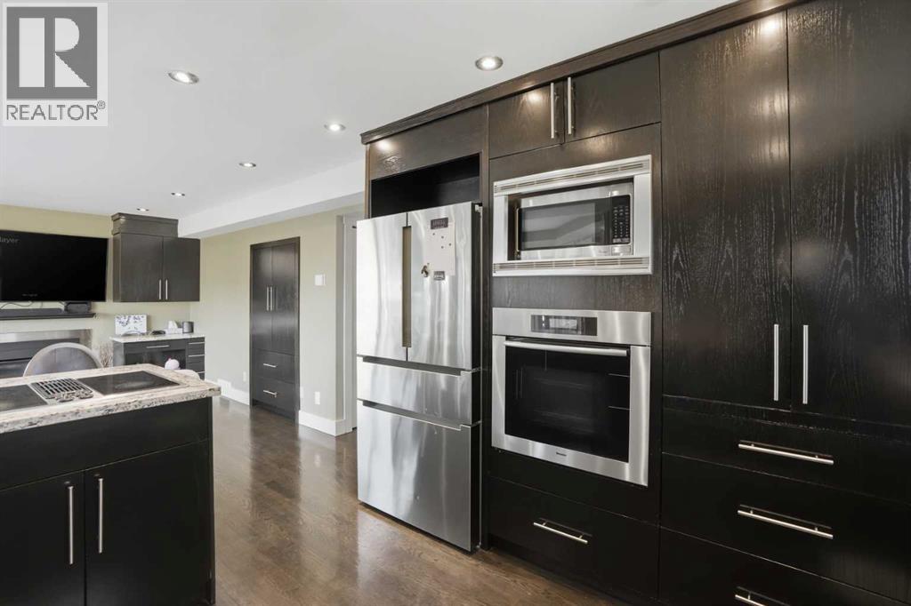 311 Coach Light Bay SW, Calgary, Alberta  T3H 1X3 - Photo 11 - A2305942