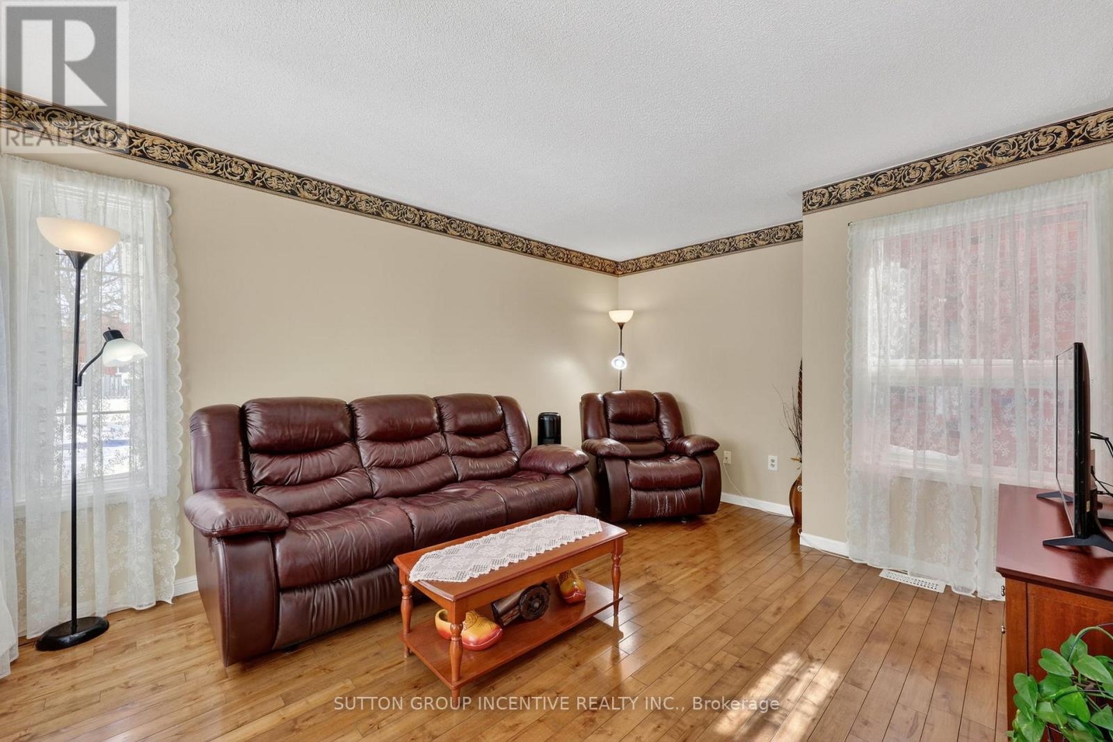 41 Herrema Boulevard, Uxbridge, Ontario  L9P 1W6 - Photo 3 - N12896036