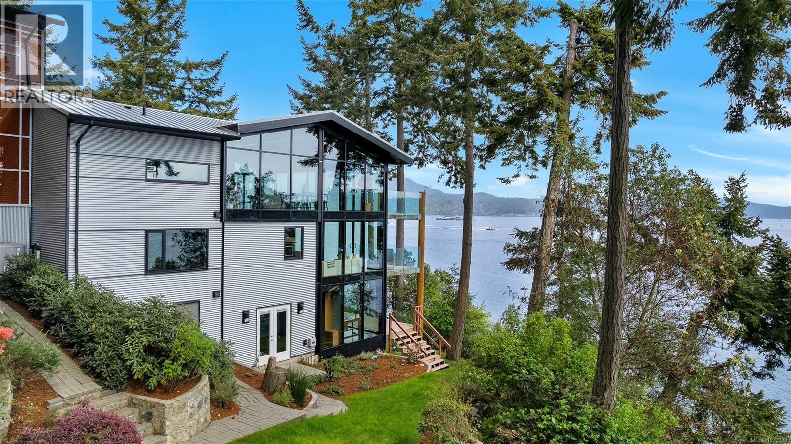 1676 Lands End Rd, North Saanich, British Columbia  V8L 5L5 - Photo 2 - 1033374
