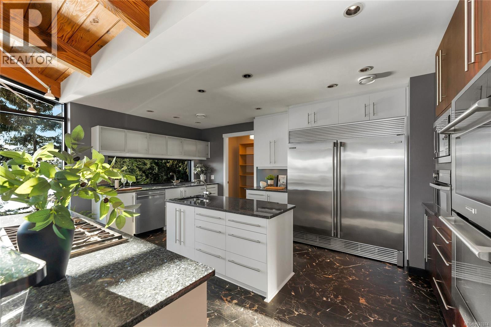 1676 Lands End Rd, North Saanich, British Columbia  V8L 5L5 - Photo 13 - 1033374