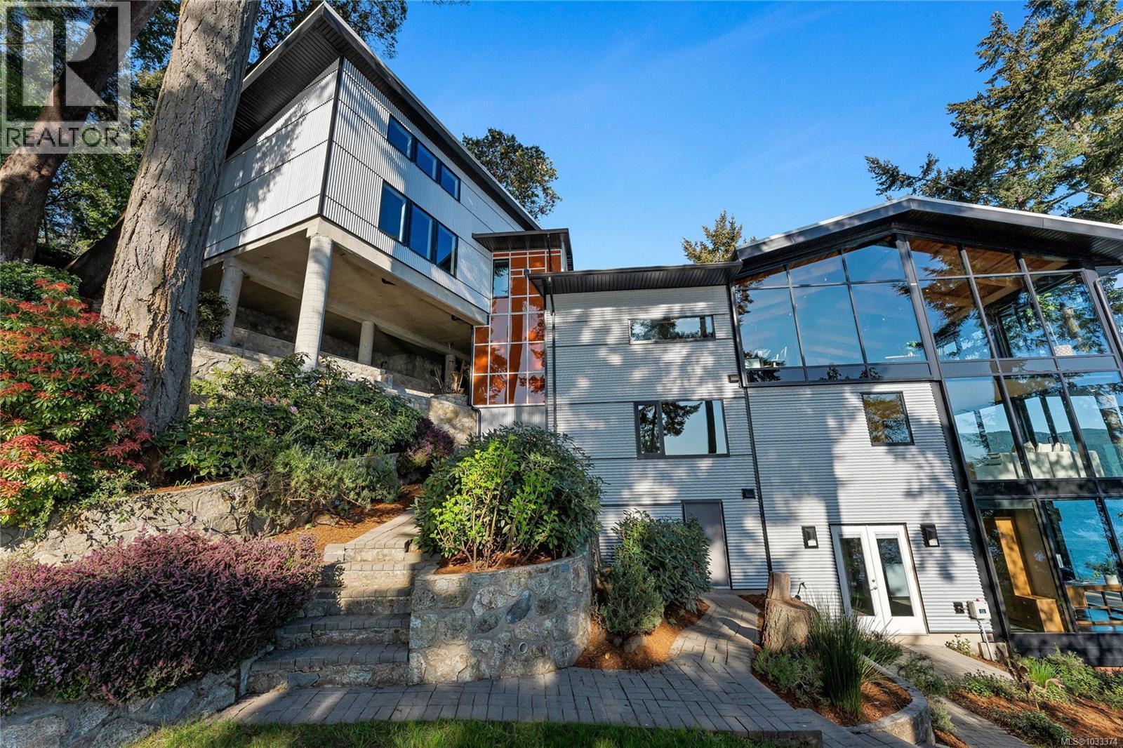 1676 Lands End Rd, North Saanich, British Columbia  V8L 5L5 - Photo 3 - 1033374