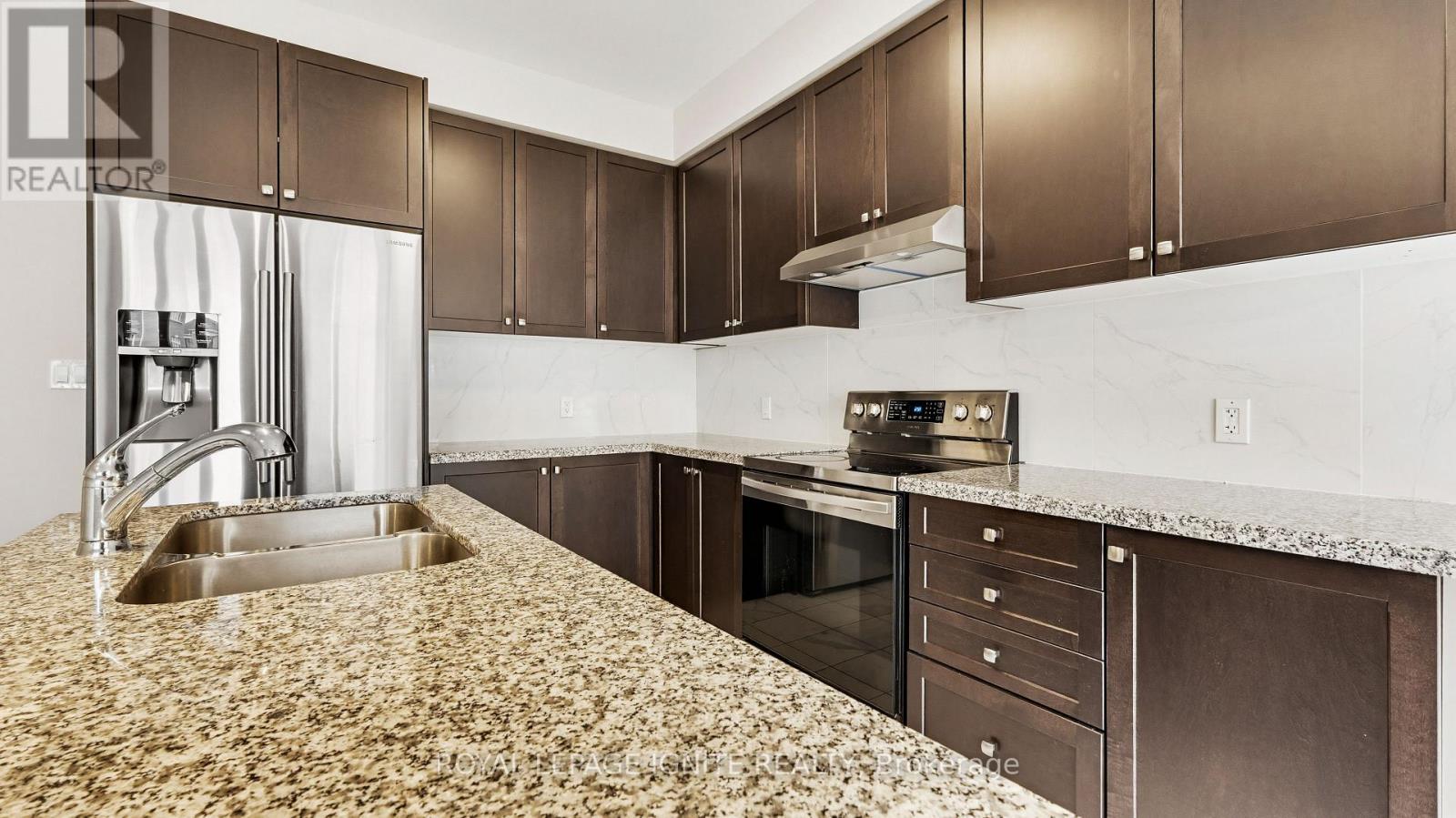 1168 Drawstring Lane, Pickering, Ontario  L1X 0G7 - Photo 10 - E13071666