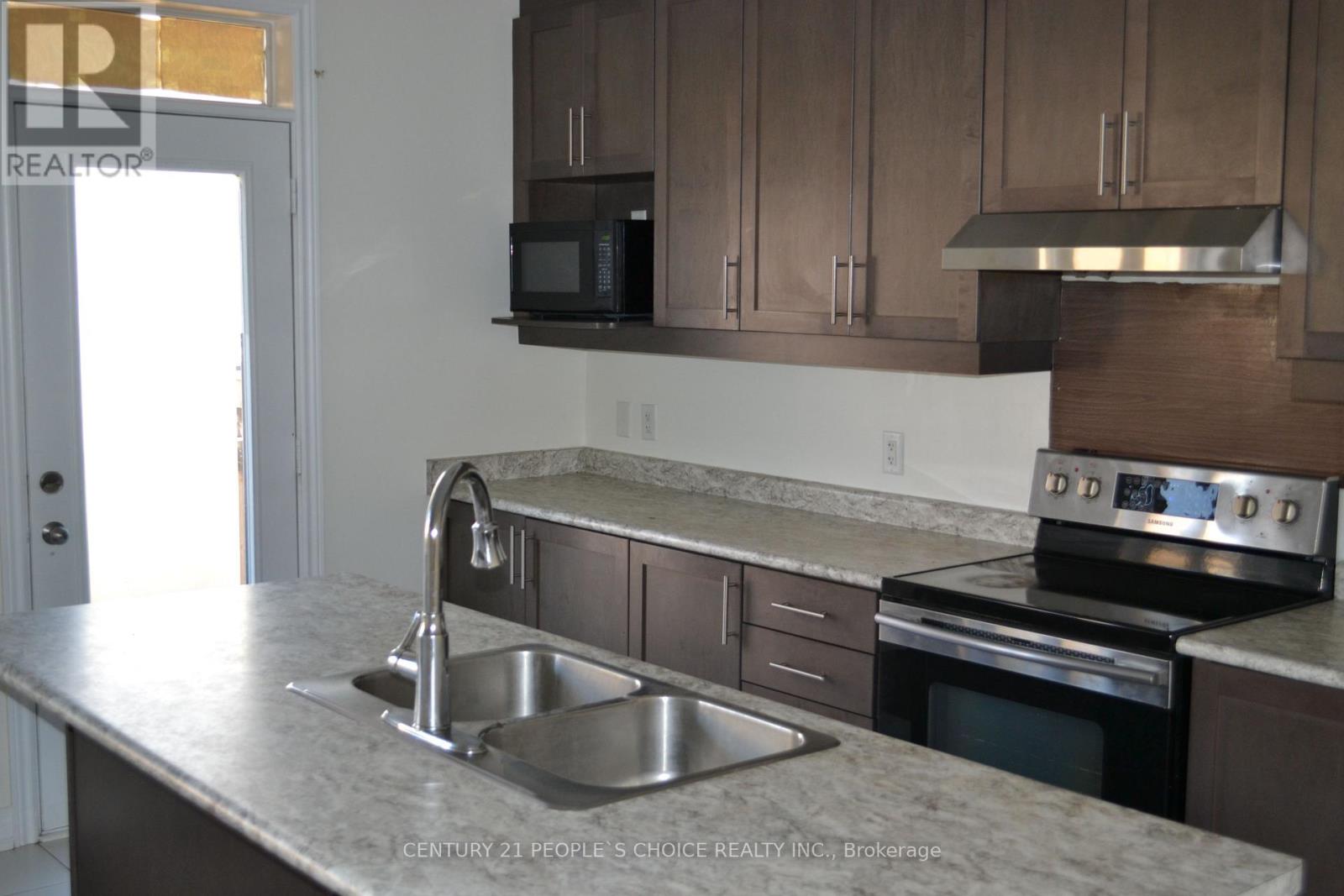 206 Fruitvale Circle, Brampton, Ontario  L7A 5C3 - Photo 8 - W12967930