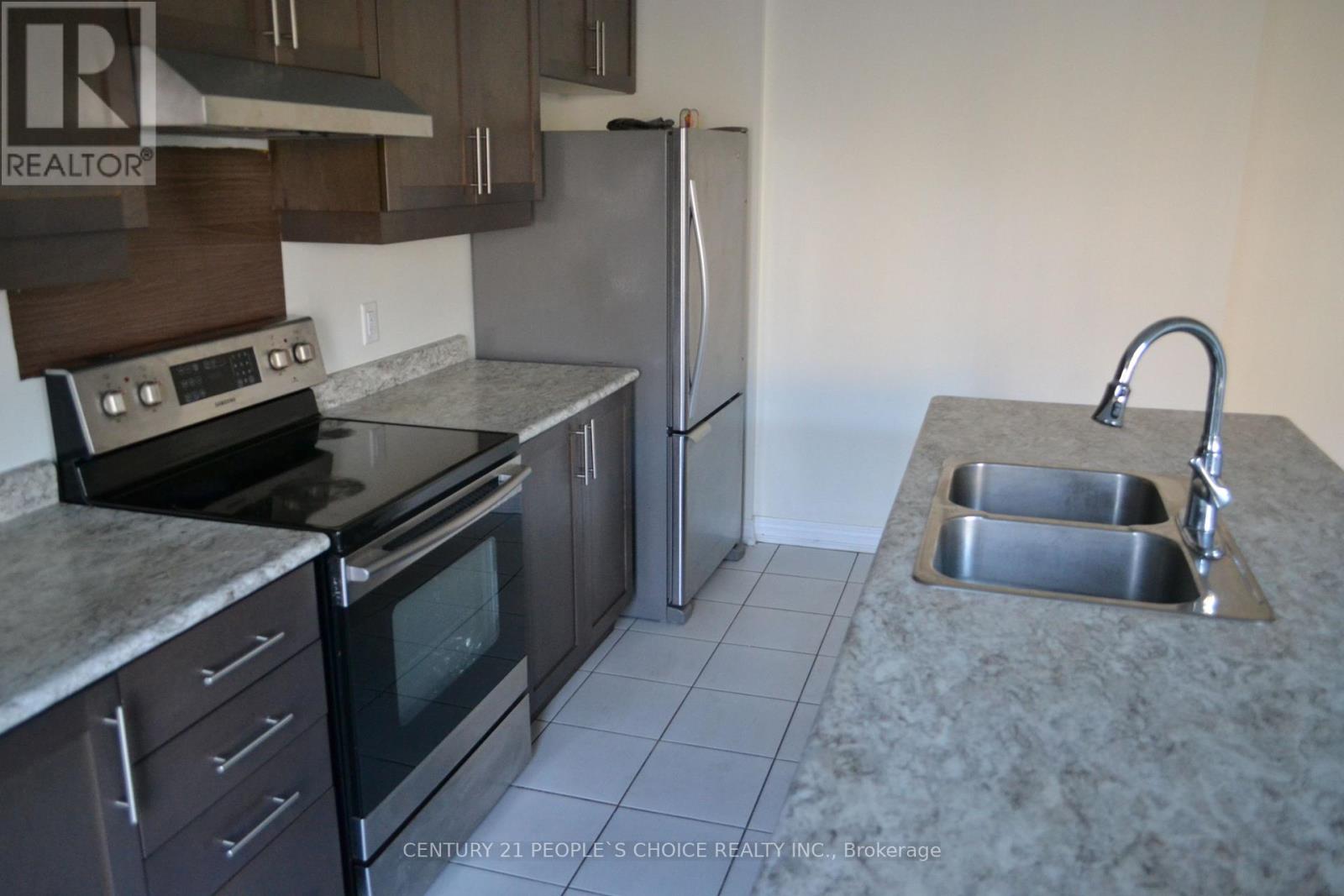 206 Fruitvale Circle, Brampton, Ontario  L7A 5C3 - Photo 9 - W12967930