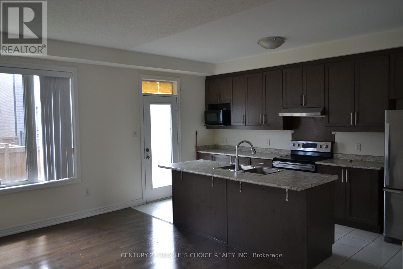 206 Fruitvale Circle, Brampton, Ontario  L7A 5C3 - Photo 5 - W12967930