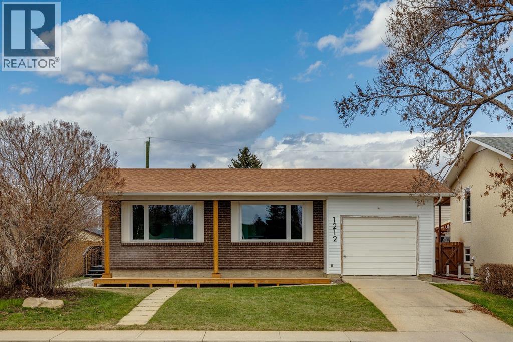 1212 Lake Sylvan Drive SE, Calgary, Alberta  T2J 5N7 - Photo 4 - A2306134