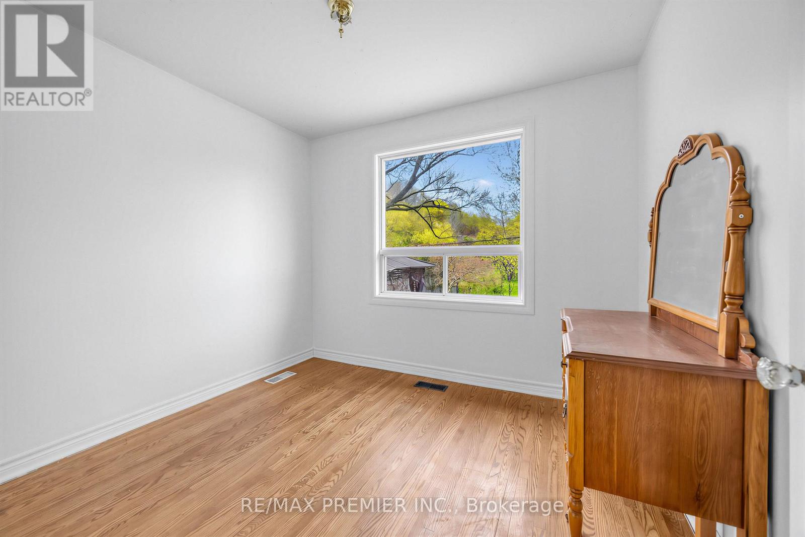 126 Langden Avenue, Toronto, Ontario  M6N 2L5 - Photo 10 - W13073752