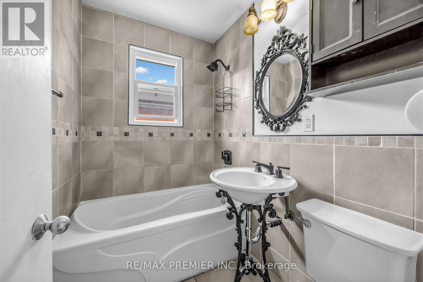126 Langden Avenue, Toronto, Ontario  M6N 2L5 - Photo 13 - W13073752