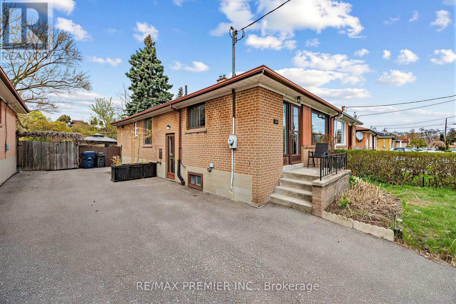 126 Langden Avenue, Toronto, Ontario  M6N 2L5 - Photo 24 - W13073752