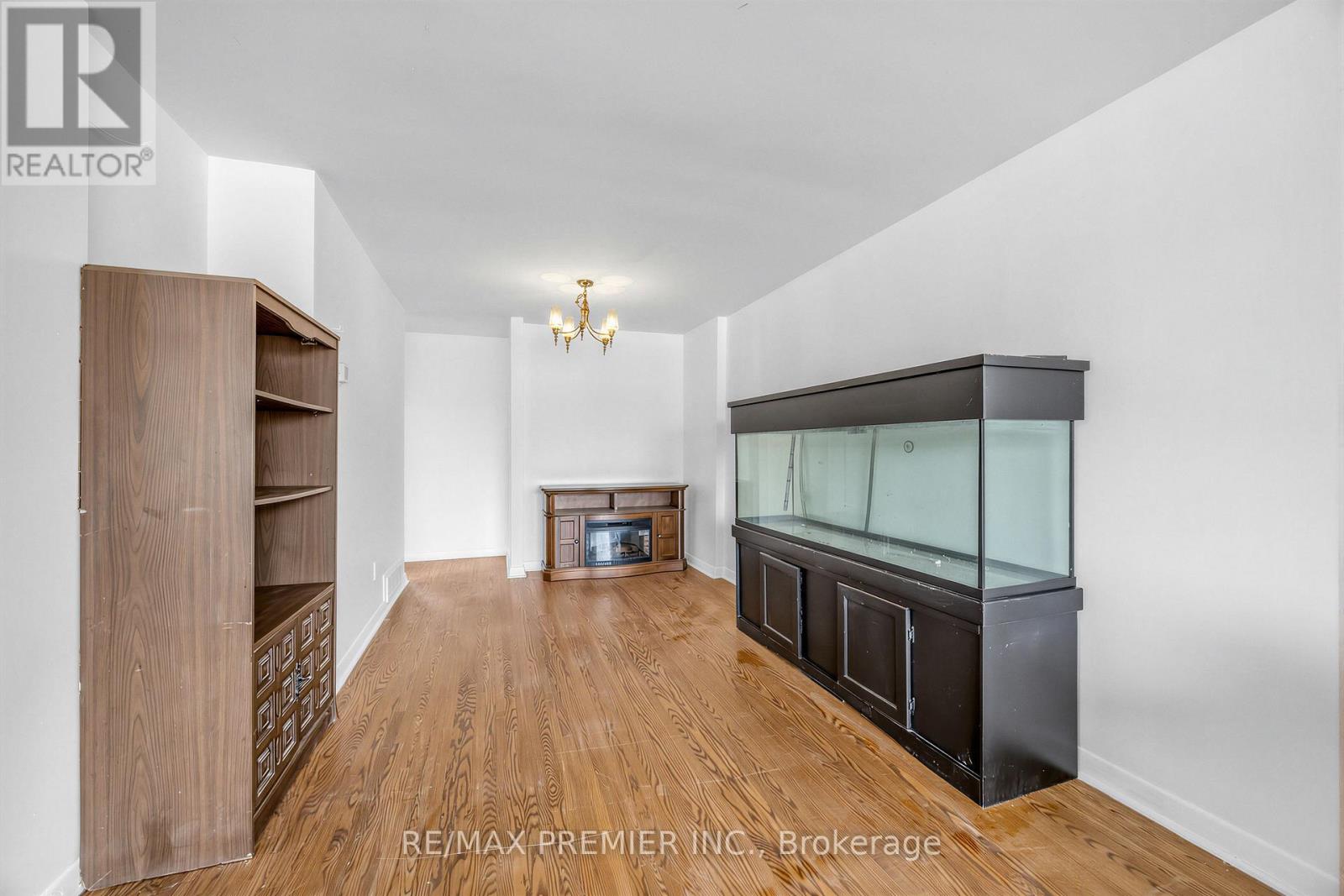 126 Langden Avenue, Toronto, Ontario  M6N 2L5 - Photo 3 - W13073752