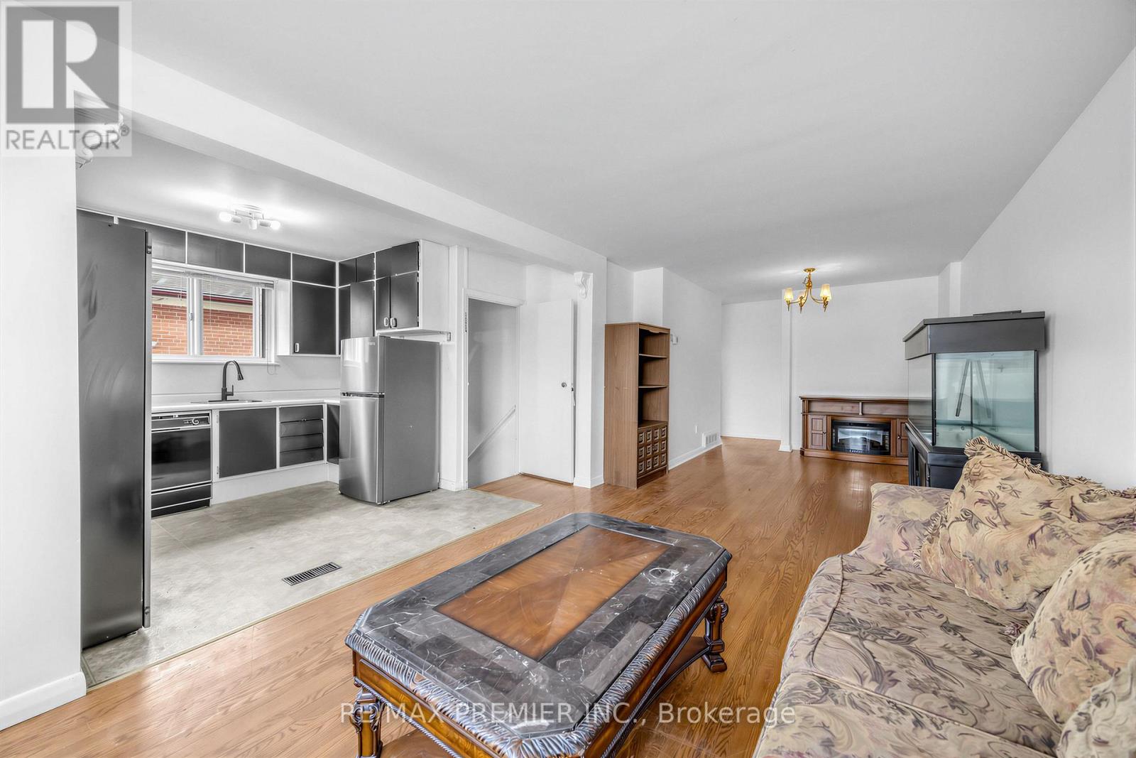 126 Langden Avenue, Toronto, Ontario  M6N 2L5 - Photo 5 - W13073752