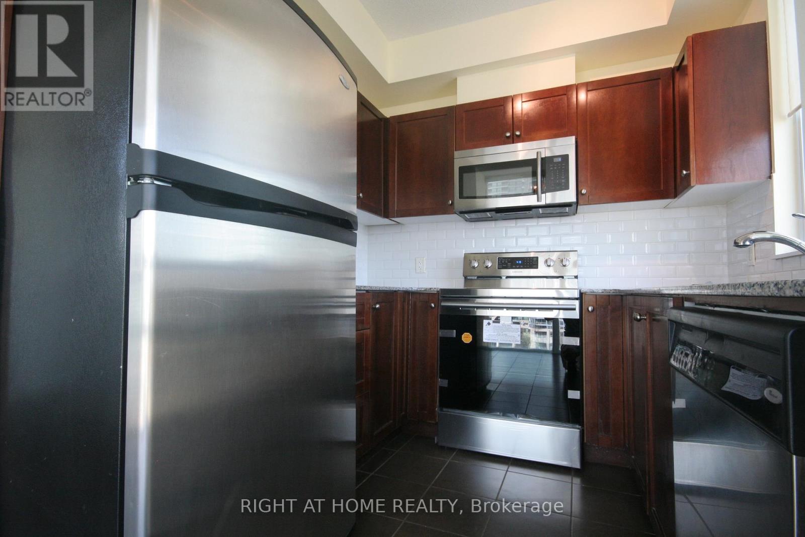 907 - 3504 Hurontario Street, Mississauga, Ontario  L5B 0B9 - Photo 3 - W13073760