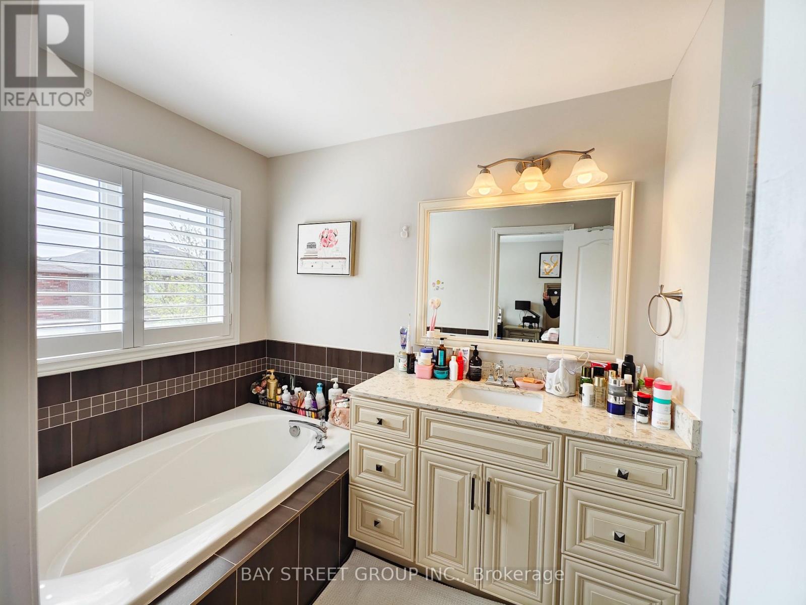 2466 Felhaber Crescent, Oakville, Ontario  L6H 7N8 - Photo 16 - W13073782