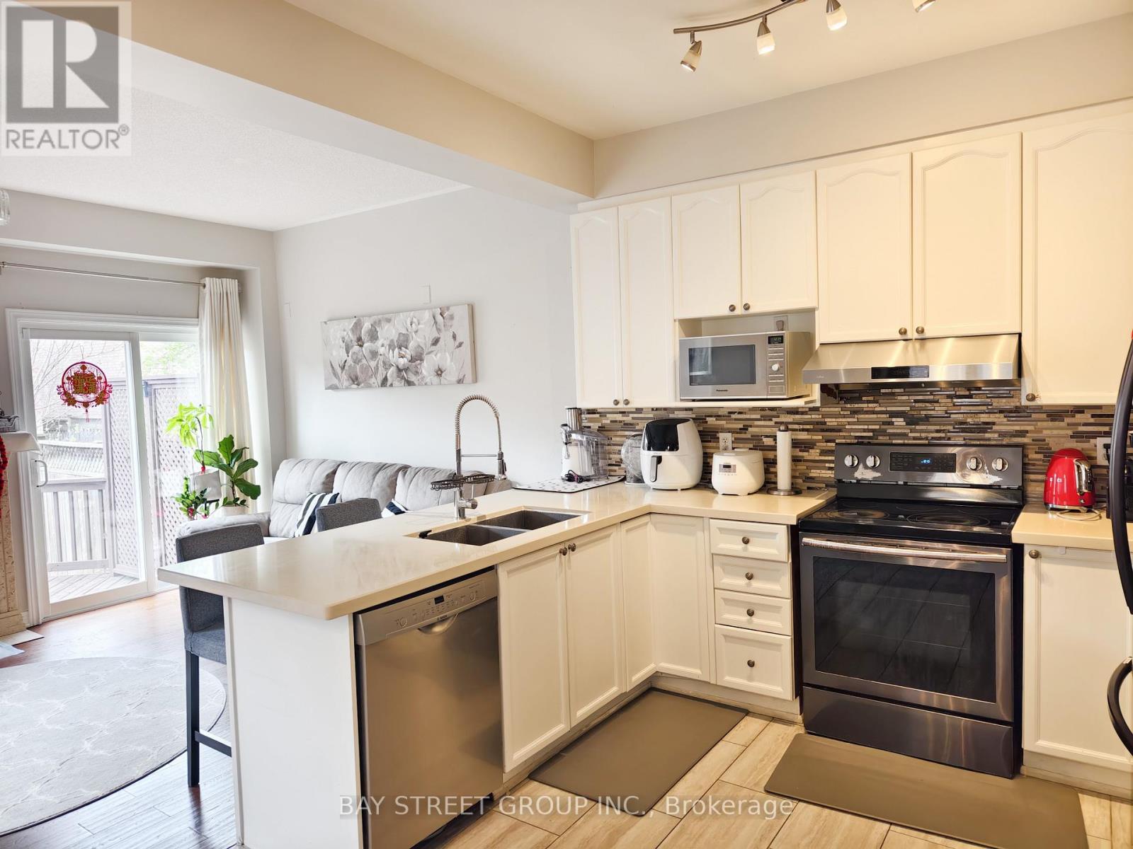 2466 Felhaber Crescent, Oakville, Ontario  L6H 7N8 - Photo 9 - W13073782