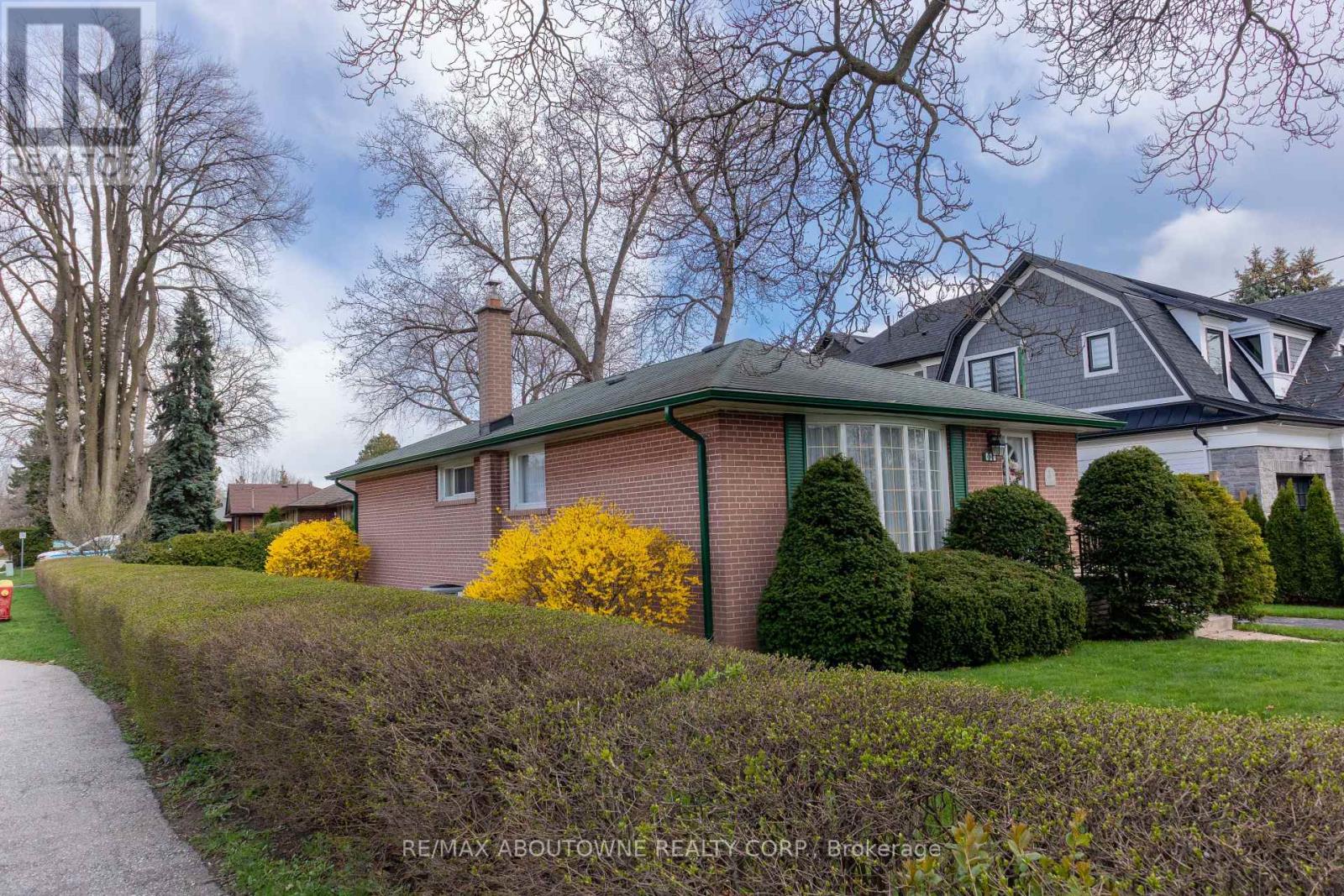 493 Lees Lane, Oakville, Ontario  L6L 4T3 - Photo 12 - W13073788