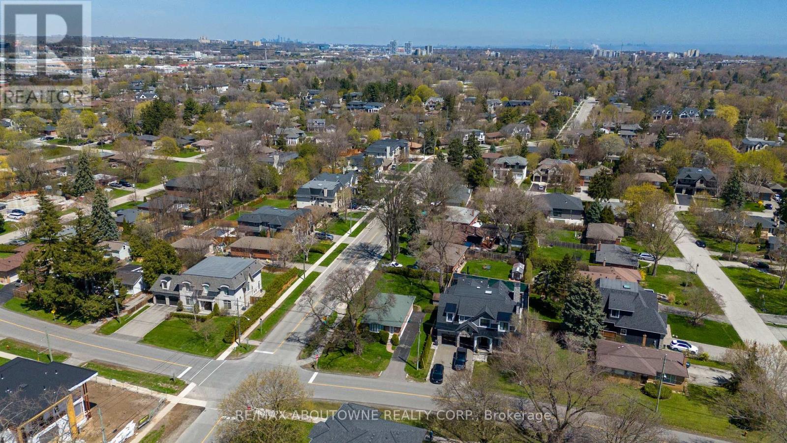 493 Lees Lane, Oakville, Ontario  L6L 4T3 - Photo 2 - W13073788