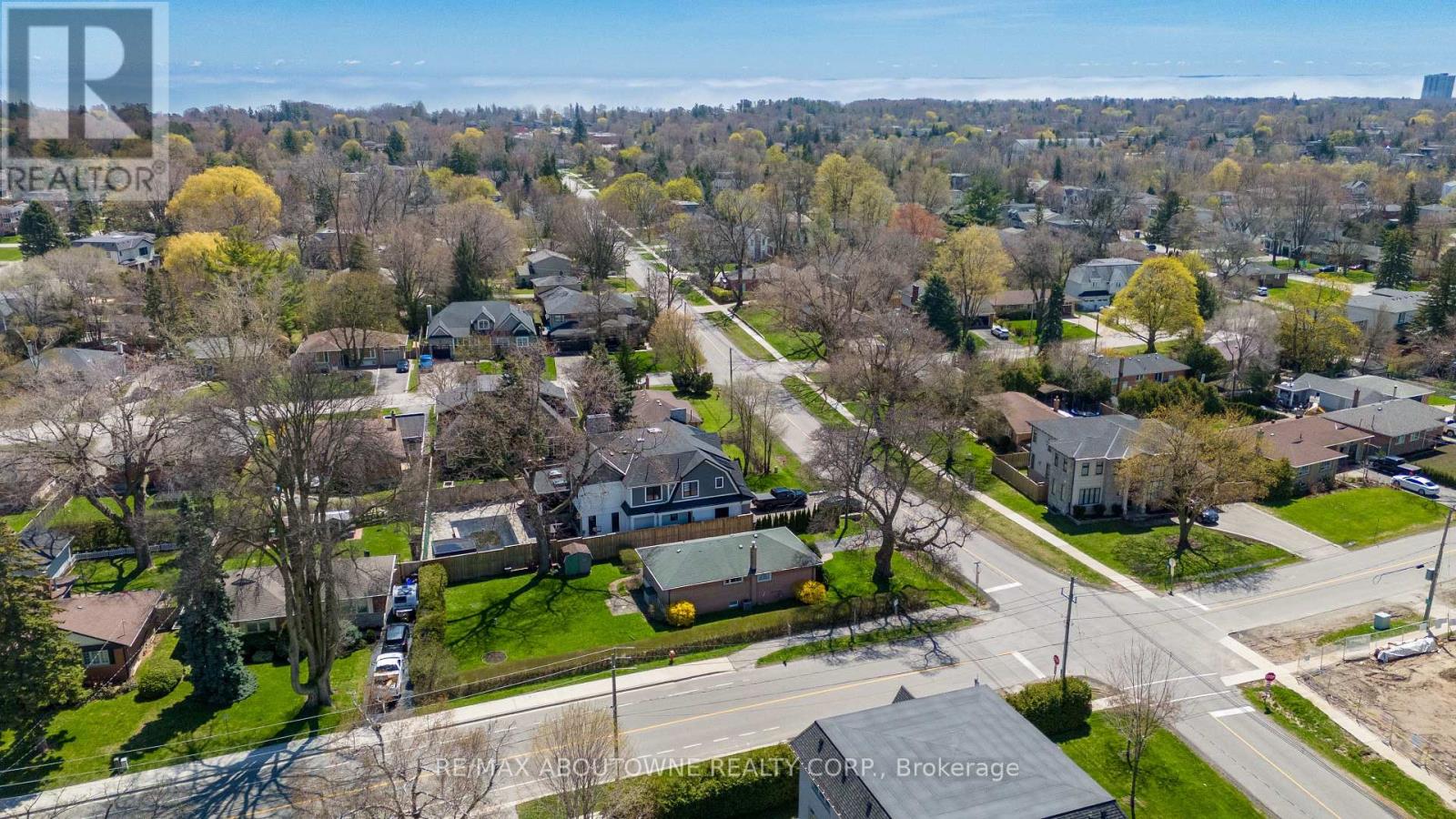 493 Lees Lane, Oakville, Ontario  L6L 4T3 - Photo 3 - W13073788